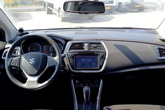 71660502_dashboard_13153444.jpg 71660502_dashboard_13153444.jpg