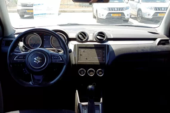 71877502_dashboard_17838105.jpg 71877502_dashboard_17838105.jpg
