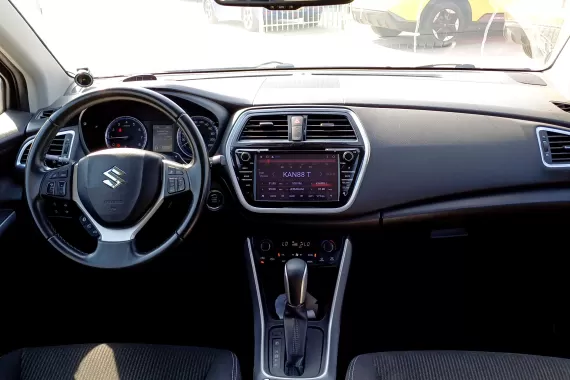 71981202_dashboard_18765518.jpg 71981202_dashboard_18765518.jpg