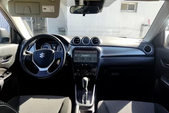 72027302_dashboard_30161048.jpg 72027302_dashboard_30161048.jpg