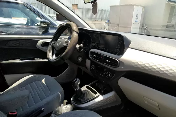 87843002_dashboard_19303466.jpg 87843002_dashboard_19303466.jpg