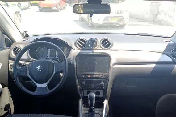 8985584_dashboard_18387800.jpg 8985584_dashboard_18387800.jpg